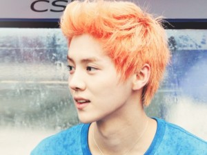 Luhan con pelo naranja