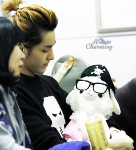 kris con peluche